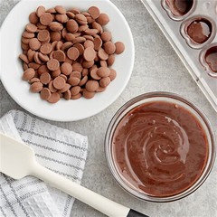 Callebaut Recipe 823 Milk Chocolate Callets? 5.5 lb. WS-409C823U76