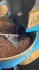 Gourmet Medium Roast 100% Colombian Whole Bean Arabica Coffee – 88oz (2500g)